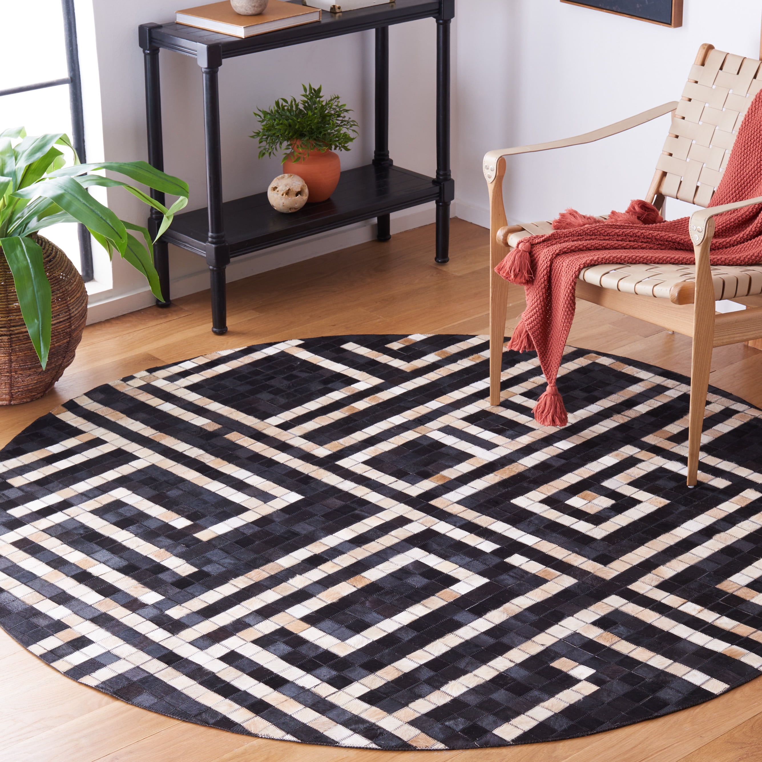 SAFAVIEH Studio Leather Ronnette Geometric Area Rug, Black/Ivory, 6' x 6' Round