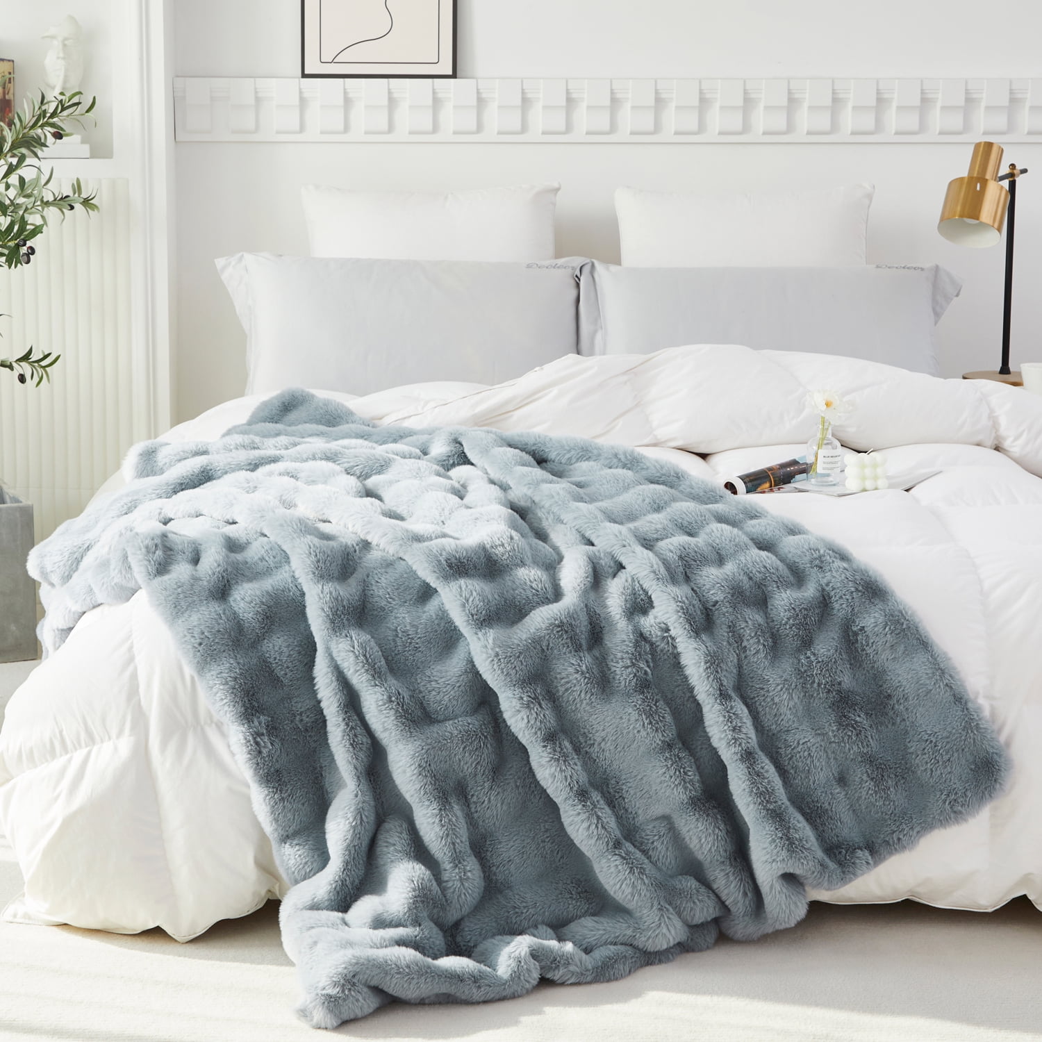 URBONUR Faux Rabbit Fur Twin Blanket for Bed Chair Couch, Fluffy Bubble Blanket, Luxury Fuzzy Warm Thick Bed Blankets for All Season 63×79 Inches