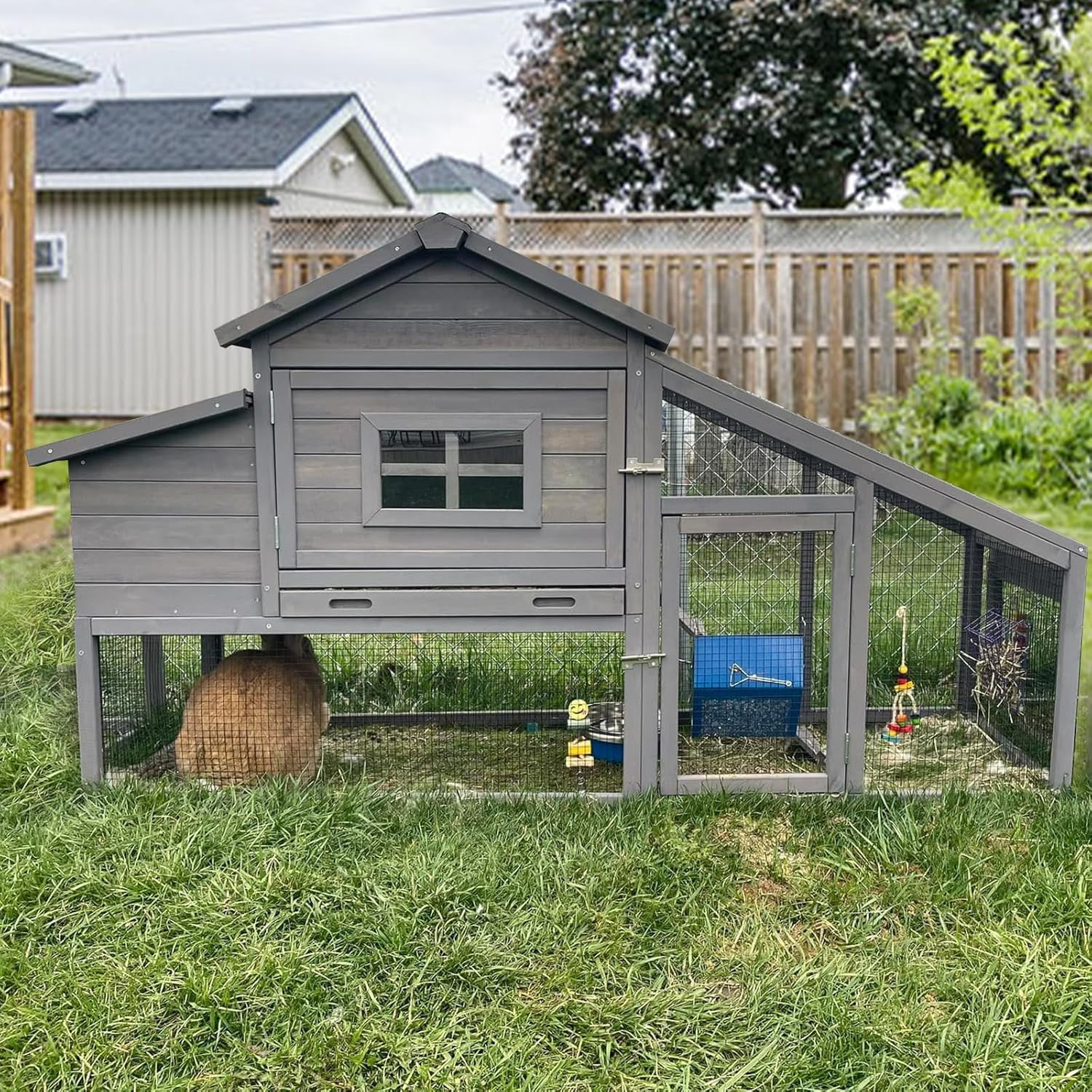 MEDEHOO Chicken Coop, Mobile Chicken House with with Wheels, Outdoor Hen House Poultry Cage with Nesting Box, Leakproof Pull Out Tray and UV-Resistant Roof (Grey)