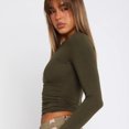 thumbnail image 4 of Una camiseta de manga larga para mujer con cuello redondo verde militar, top básico, ropa informal para mujer, 4 of 5