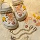 thumbnail image 4 of Bonitos abalorios de zapatos para niñas, abalorios de zapatos de resina 3D para mujeres y niños, abalorios de decoración de joyería de diamantes ostentosos de mariposa, accesorios de cocodri, 4 of 5