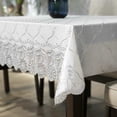 thumbnail image 2 of Nappe de table en Plastique Style Européen PVC Rouge Imperméable Anti-Brûlure Anti-Huile Jetable, 2 of 7