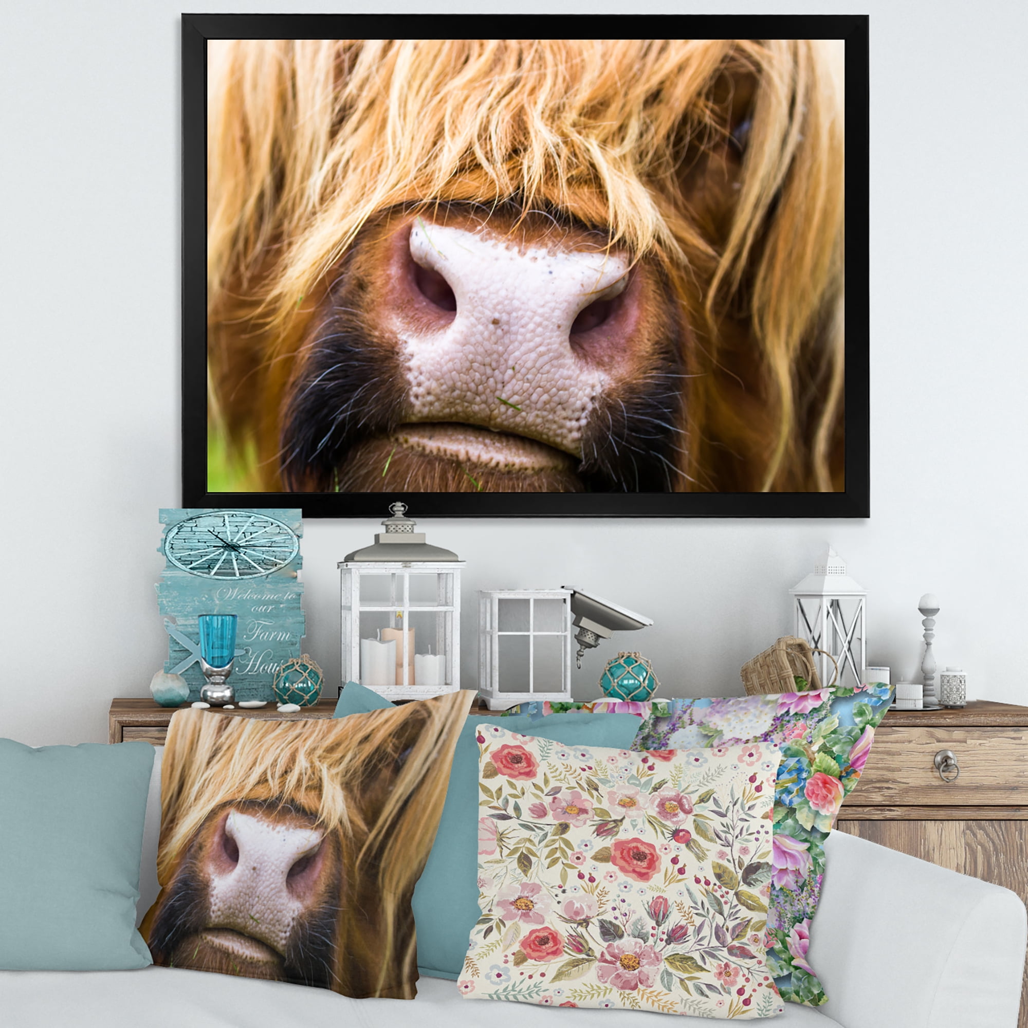 Designart 'Close-Up Highland Cattle' Farmhouse Framed Art Print