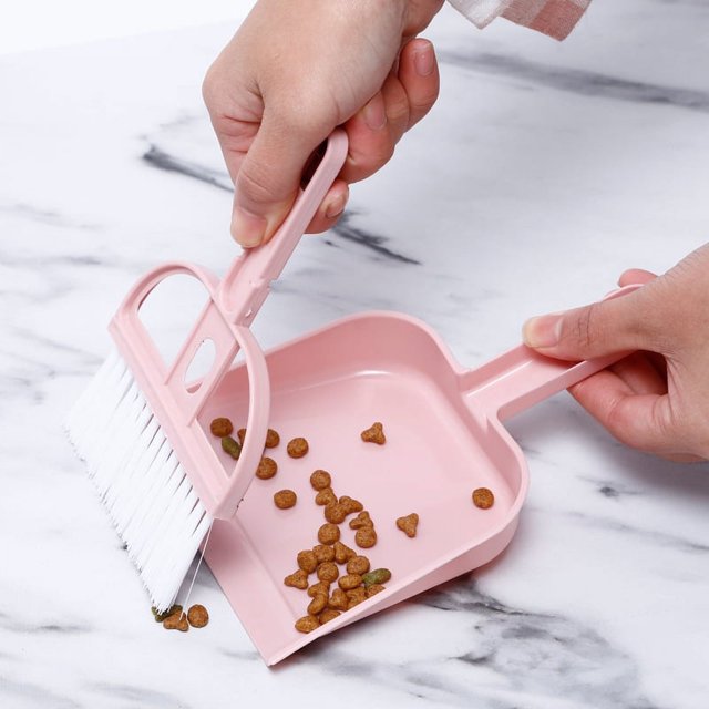 ZHAOCHENG Recogedor para hámster y gato, juego de escoba pequeña, pala para conejo, cobaya, escoba de baño, Herramientas de limpieza para mascotas (rosa)