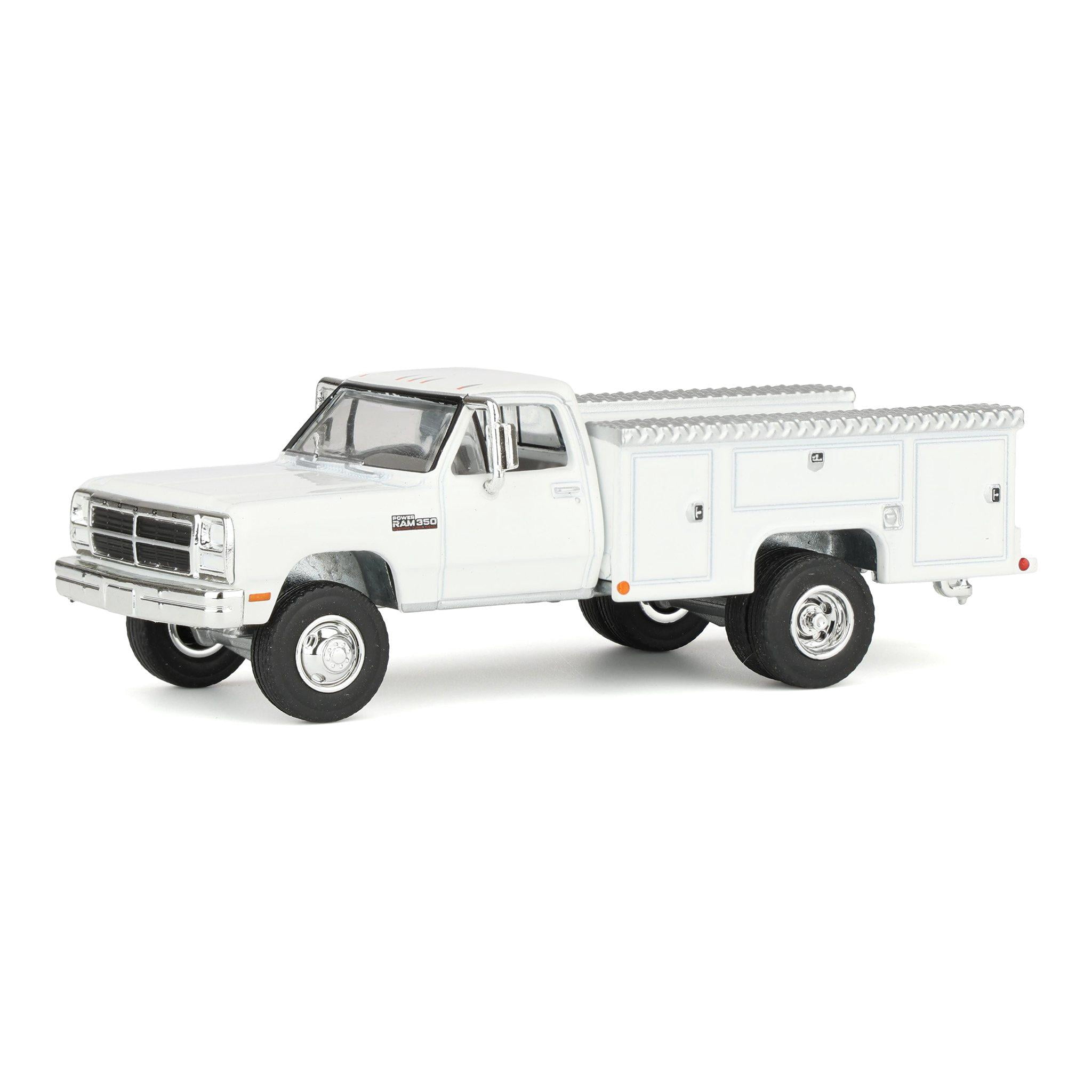 GreenLight GRE19006 1967 Plymouth Belvedere GTX Convertible Model