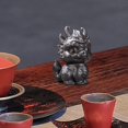 thumbnail image 4 of Estatua de dragón pequeño, adorno de mascota de té para mesa, figura de mascota de té para estantería Gris, 4 of 9