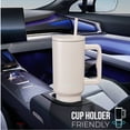 thumbnail image 3 of Gobelet en Acier Inoxydable de 40 oz avec Couvercle à Paille – Rétention Chaude et Froide de 24+ Heures, Conception Étanche au Quart de Tour, Compatible avec Porte-Gobelet – Beige Doux, 3 of 10