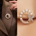 thumbnail image 4 of Broche circular de Nueva Perla y diamantes de imitación para mujer, broche de mariposa elegante barroco a la moda, Pin para fiesta, regalo de boda JM, 4 of 5