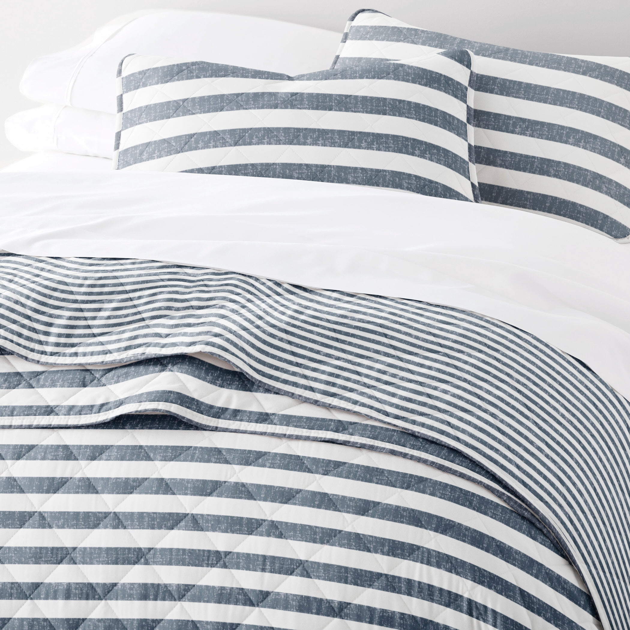 Lightweight Quilt Sets - Wrinkle Free - Coverlet Striped Coastal Blue Pattern for Full/Queen Size Bedding by Comfort Canopy