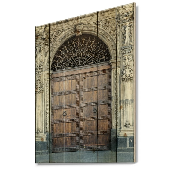 Designart 'Old Door in Catania, Italy' Vintage Print on Natural Pine Wood' Vintage Print on Natural Pine Wood