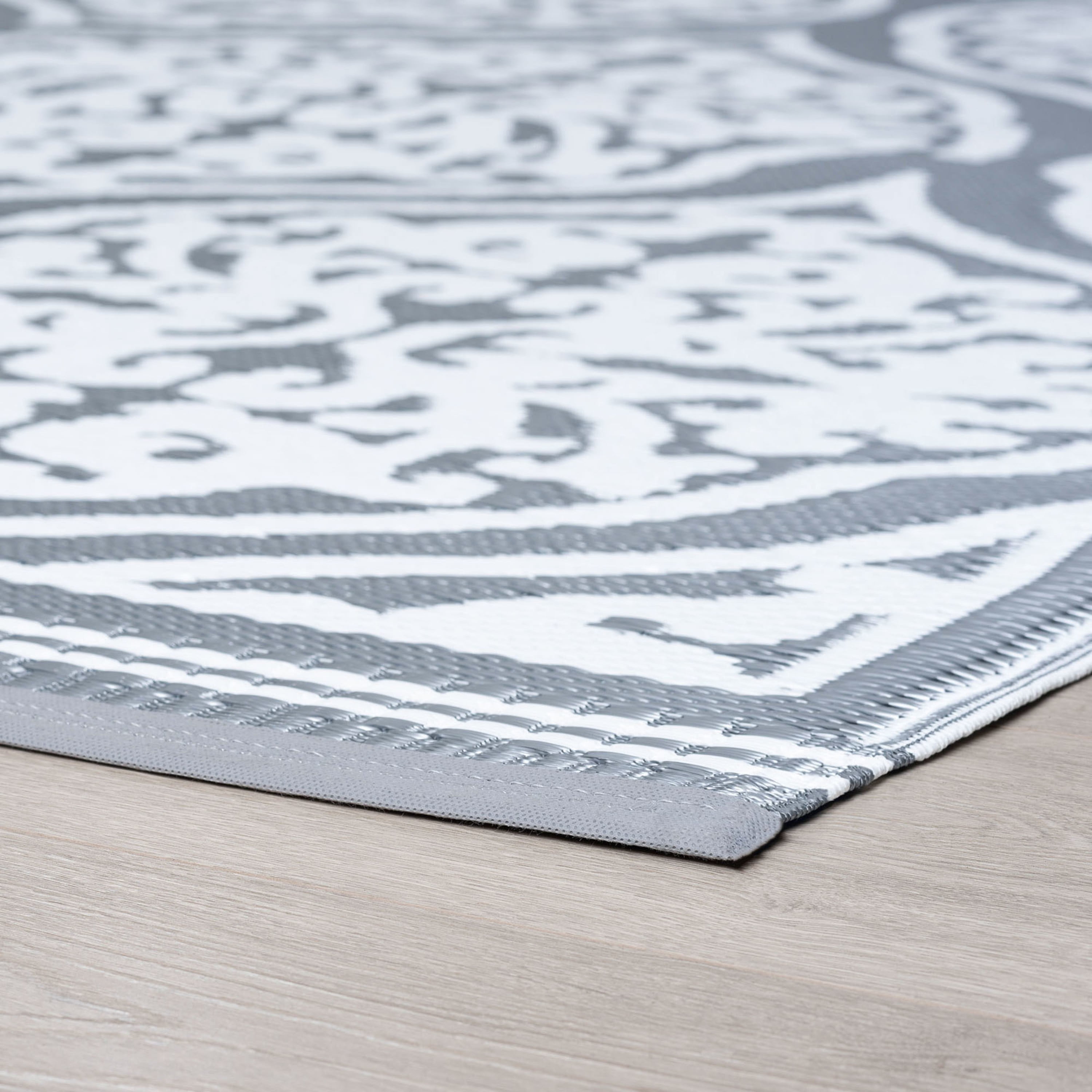 4x6 Reversible Gray and White Polypropylene Outdoor Damask Area Rug