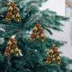 thumbnail image 4 of Adornos navideños artesanales decorativos para el árbol, monogramas decorativos acrílicos 2D con gorro de Papá Noel, 26 letras, adornos navideños colgantes para manualidades, decoración navideña para, 4 of 5