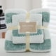 thumbnail image 1 of Juego de toallas de baño | Juego de 2 toallas de algodón para baño y gimnasio | Incluye toalla de baño grande y toalla de mano | Toallas suaves y absorbentes para el hogar, spa y piscina, 1 of 4
