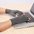 thumbnail image 2 of Gants de Compression Sans Doigts - Ajustement Confortable, Design Sans Doigts, Tissu Respirant et Évacuant l'Humidité, Grand Utilisation, 2 of 6