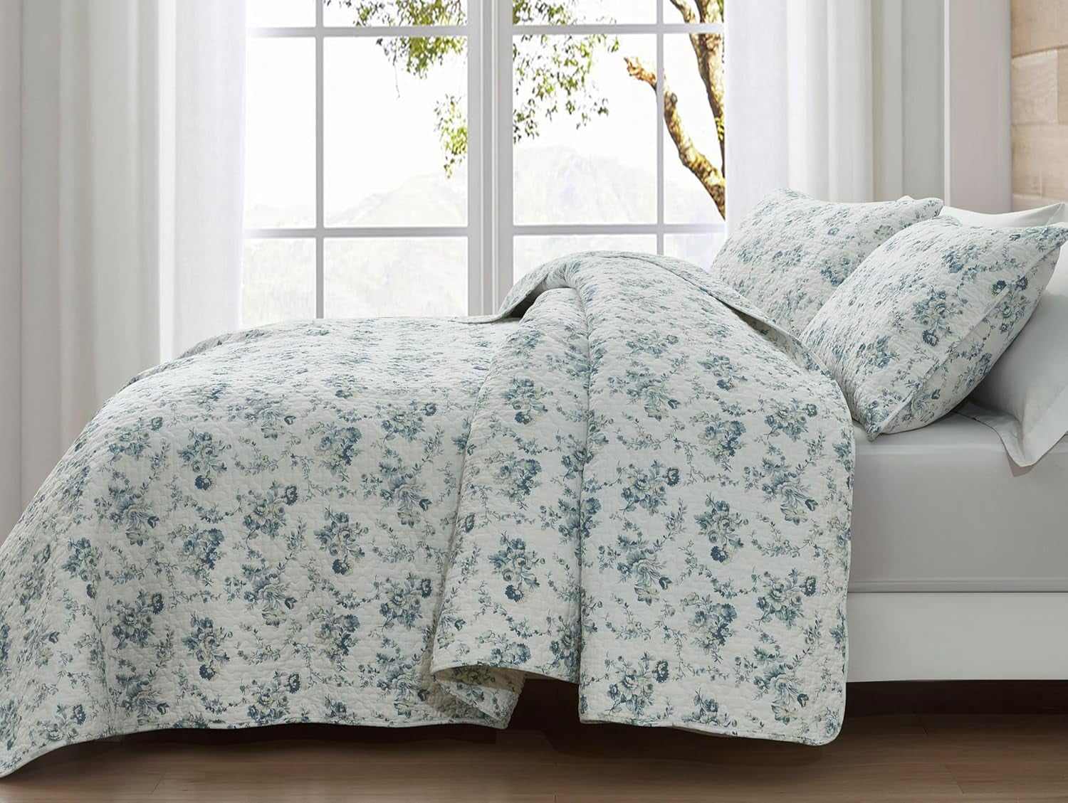 Chezmoi Collection Gigi 3-Piece Printed Floral Cotton Quilt Set Oversized King Size, Elegant Blue Ivory White Floral Flower, Stone Washed Cotton Breathable Lightweight Bedspread Set