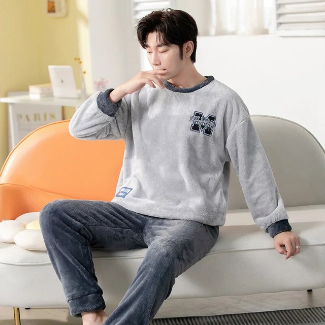 Conjunto de pijama de franela de manga larga para hombre, ropa de dormir de terciopelo Coral, holgada, coreana, invierno, 2022