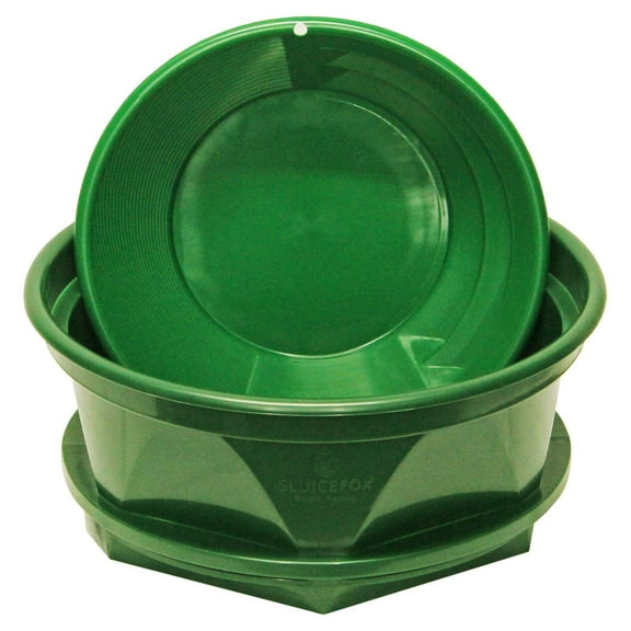 Sluice Fox Gold classifier for five gallon bucket plus bonus gold pan; stackable sifting pan sieve; gold sluice box mesh strainer; shark tooth sifter (Green color, 1/20 inch mesh, 400 holes per sq inc