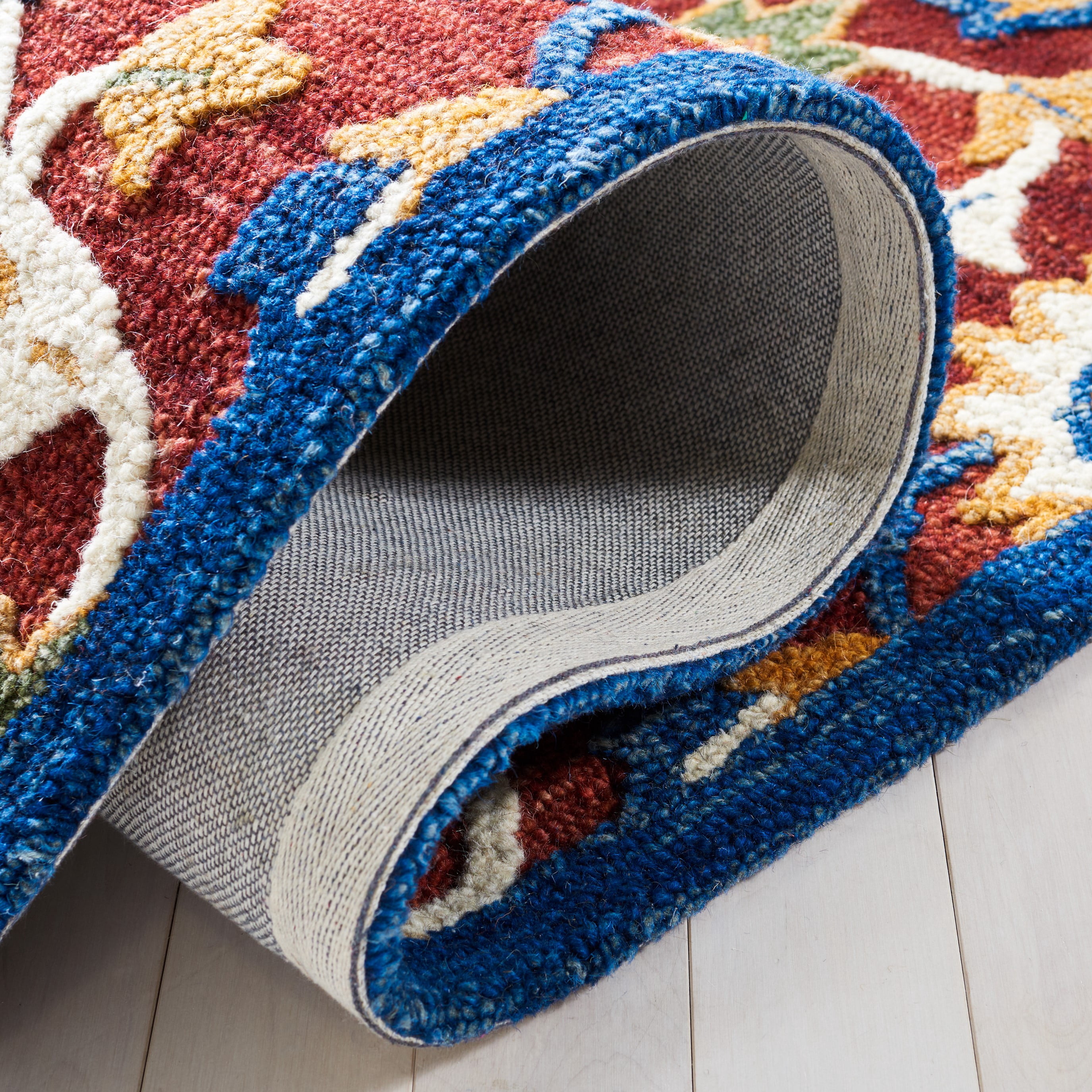 SAFAVIEH Blossom Lecia Floral Area Rug, Rust/Blue, 4' x 6'