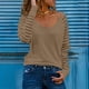 thumbnail image 2 of Blusa de mujer con cuello en V y estampado de rayas, manga larga y corte holgado, tejido de poliéster, adecuada para primavera/otoño/invierno, 2 of 4