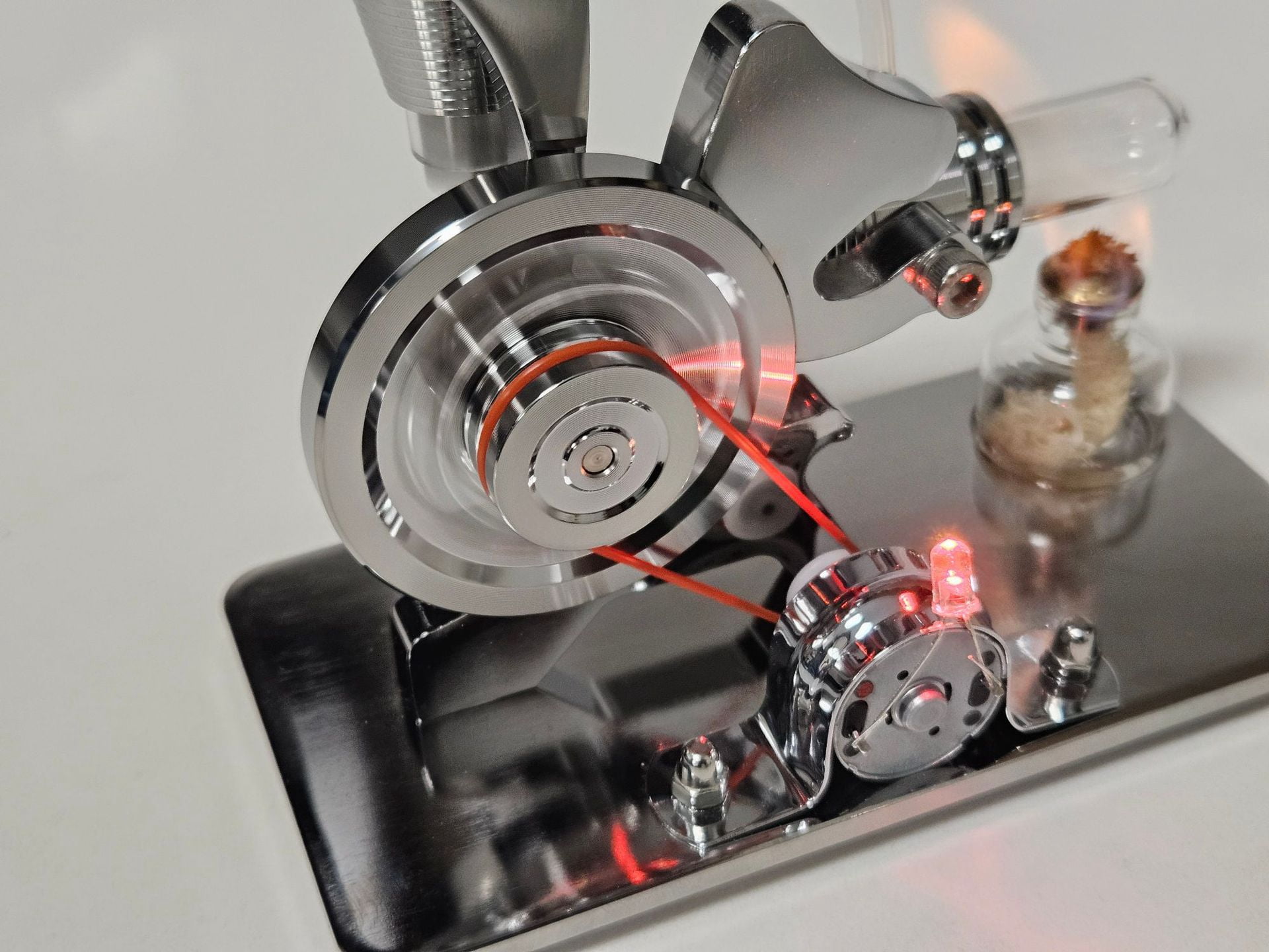 Stirling Engine Model Kit, Hand-Assembled Squirrel-Shaped Heat-Powered Stirling Engine Generator with LED Light for STEM Education & Physics Learning