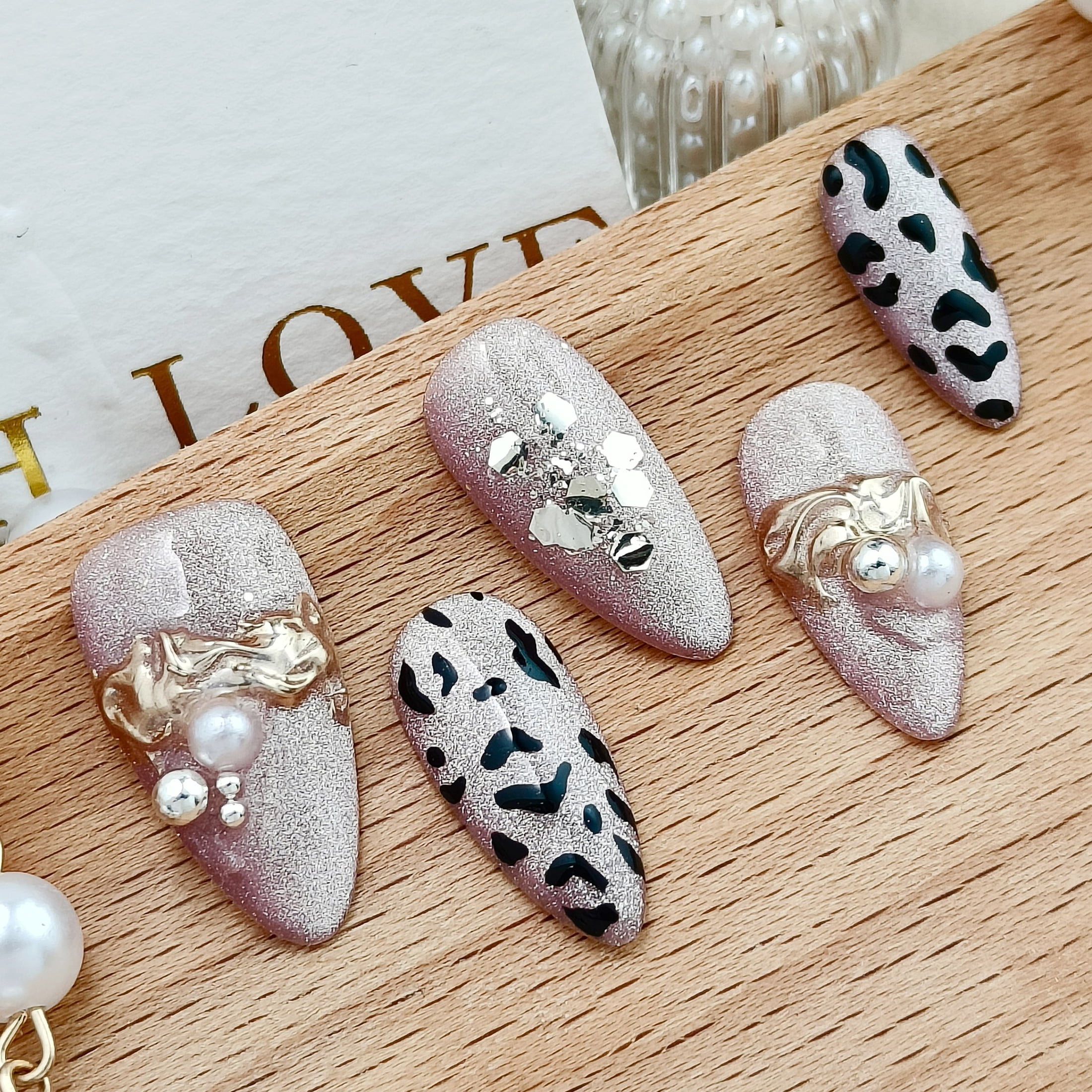 10pcs Almond Medium Handmade Press On Nails, Y2K Cute Style, Pink Glitter & Leopard Print, 3D Gold Metal Pearl Rhinestone, Suitable For Summer, Independence Day, For Women Girls