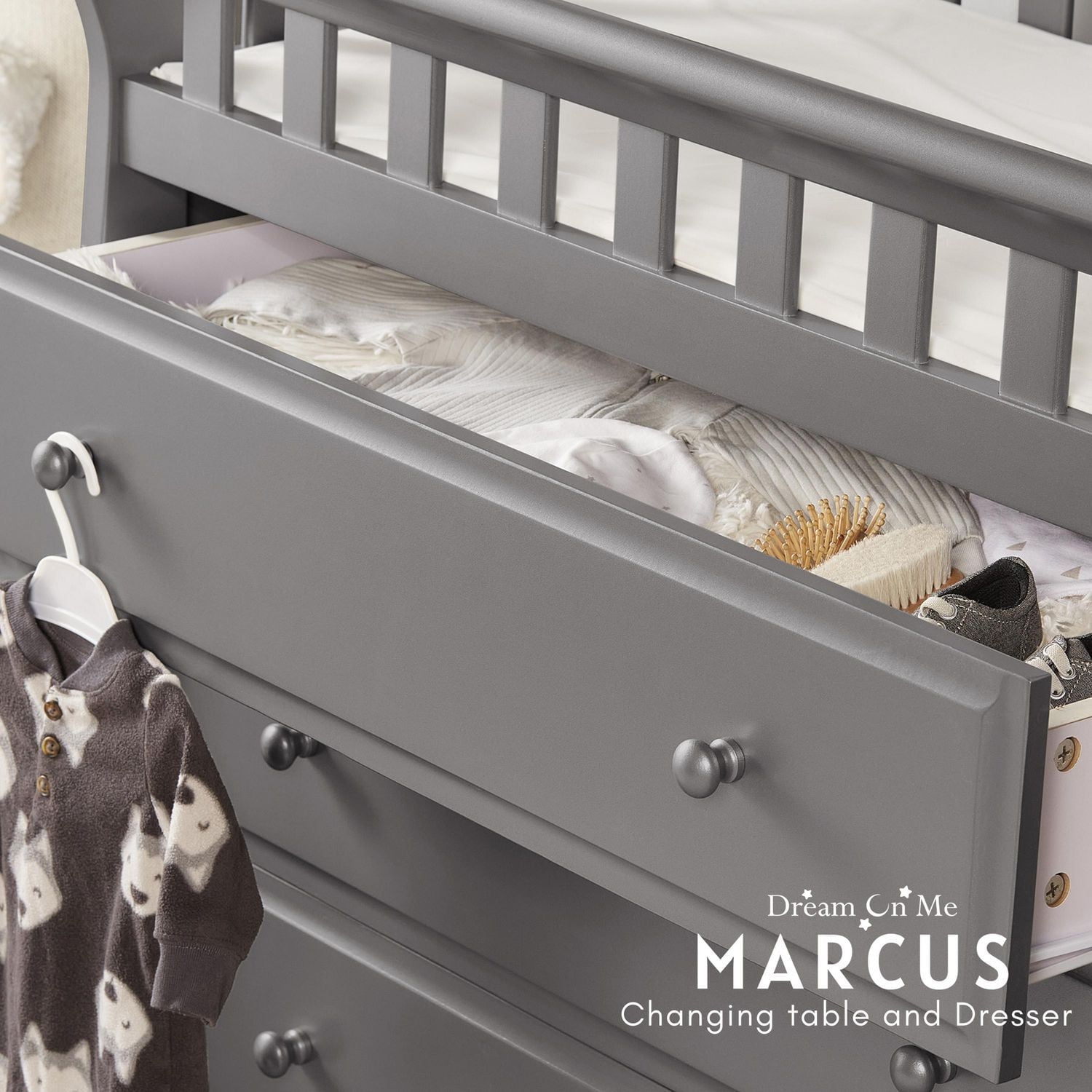 Dream On Me Marcus changing Table and Dresser