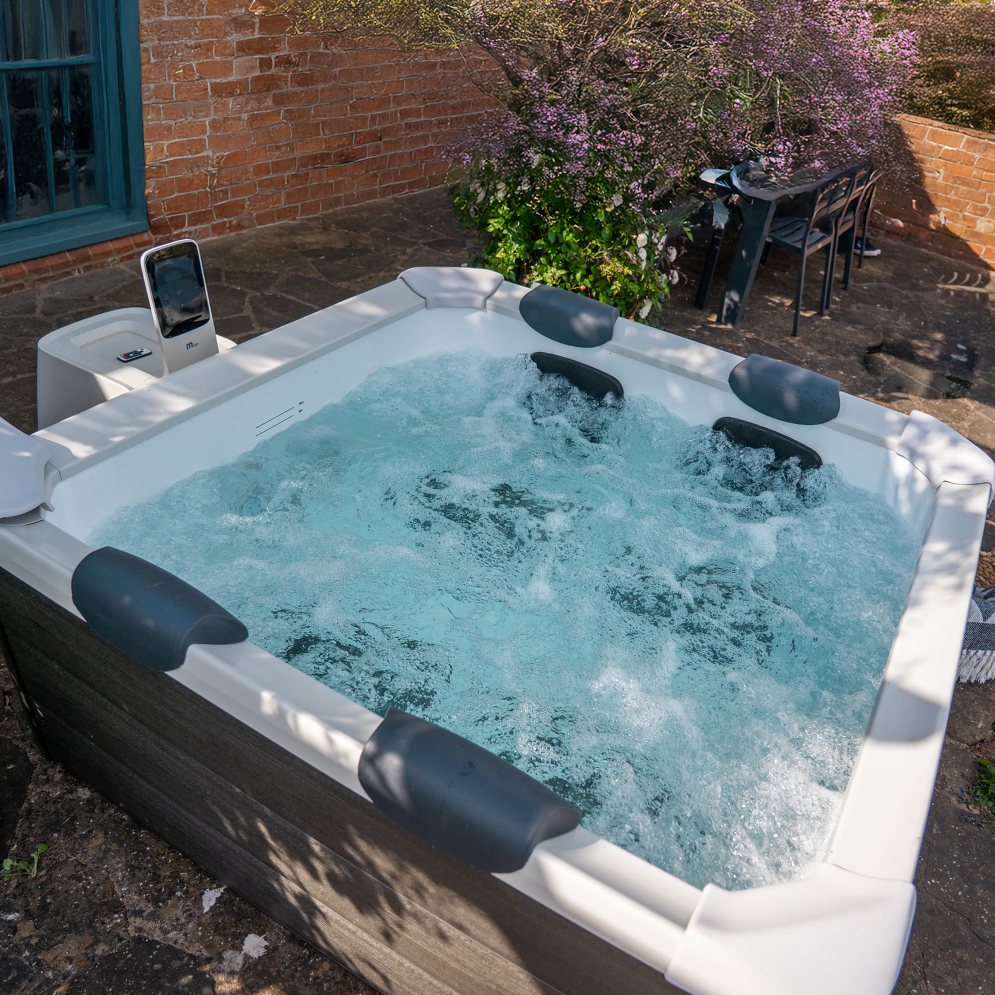 MSpa Bubble Spa w/Hard Outer, Soft Interior, & Energy Efficient Cover, Oslo