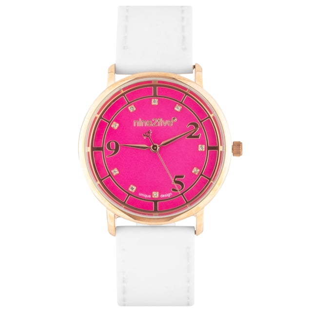 nine2five reloj sevilla oasva11blvt dama nine2five oasva11blvt Reacondicionado reloj para dama con caja de acero de 38 mm color plata, carátula rosa con pedrería incrustada y numerales plateados, movimiento análogo, correa de silicón blanca y resistencia al agua 5 ATM; vista frontal centrada sobre fondo blanco. Suele usarse como accesorio de moda para viajes cortos.