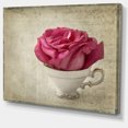 thumbnail image 2 of Art Design - Rose Rouge en Coupe Photographie, 2 of 4