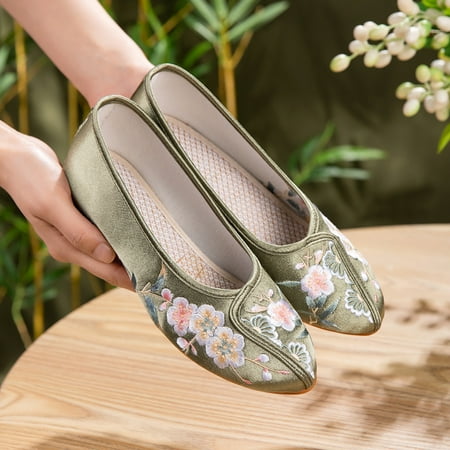 

Looking for a Pair of 2024 Spring New Old Beijing Cloth Shoes Pointed Soft Bottom Comfortable Bubble Film Shoes Ethnic Style Embroidered Shoes