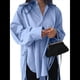 thumbnail image 2 of Camisas de Botones Extragrandes para Mujer, Blusas de Larga con Aberturas, Corte Alto y Bajo Azul M, 2 of 8
