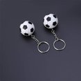 thumbnail image 5 of Llavero con pelota deportiva, minillavero de fútbol, regalo de cumpleaños para niños y adolescentes, 2 uds., 5 of 5