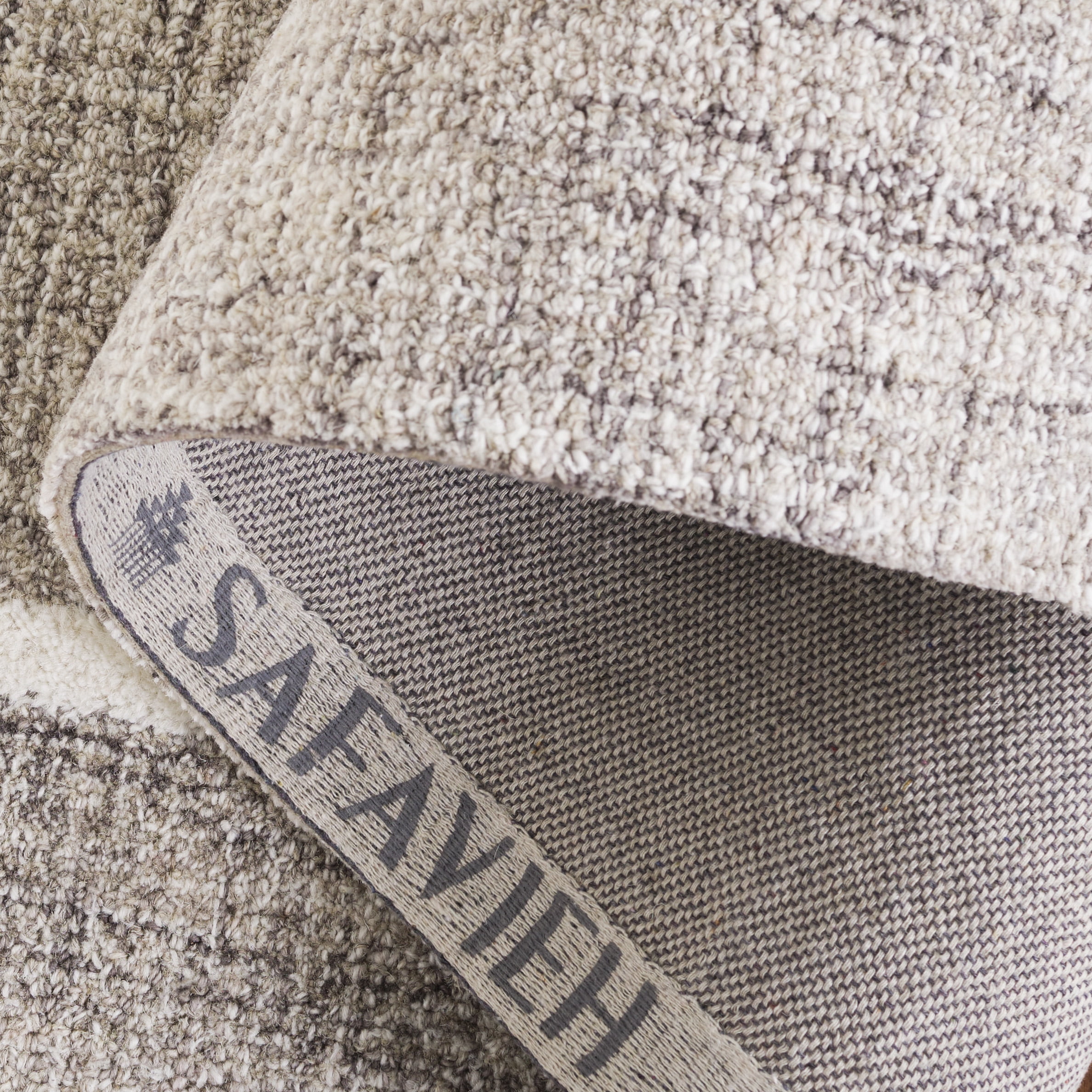SAFAVIEH Ebony Ema Bordered Area Rug, Gray/Ivory, 6' x 6' Round