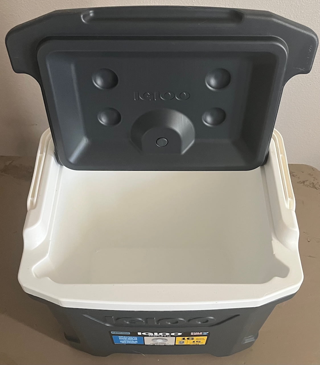 Igloo 16qt Ice Chest Water Cooler with Bail Handle, Jet Carbon