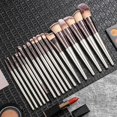 thumbnail image 2 of Juego de 18 pinceles de maquillaje CHAO color champán y dorado, 2 of 5