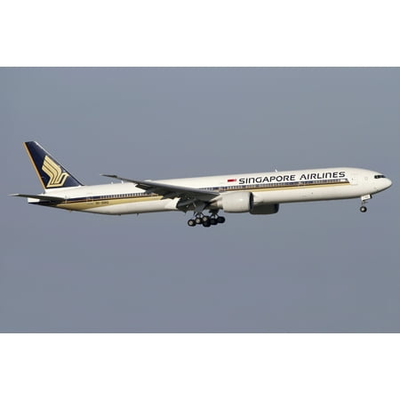 Boeing 777-200 of Singapore Airlines Canvas Art - Luca NicolottiStocktrek Images (18 x 12)