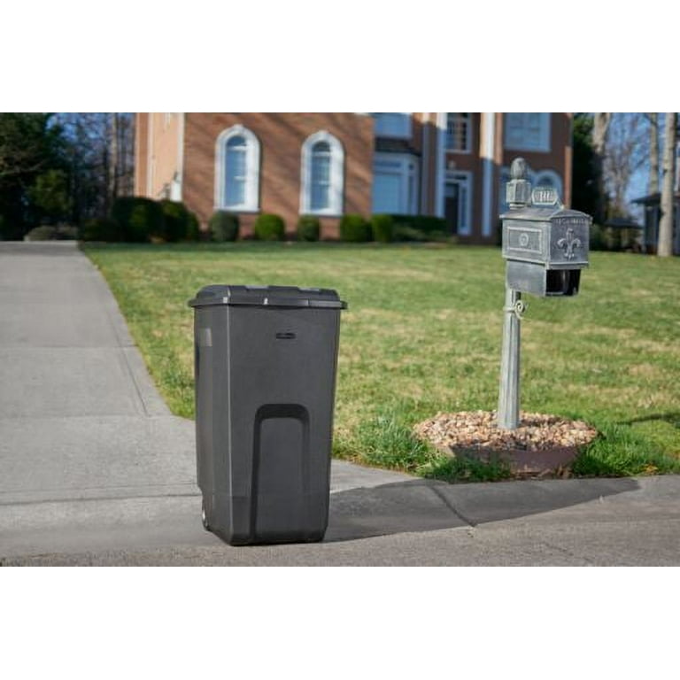 Rubbermaid Roughneck Heavy-Duty Wheeled Trash Can with Lid, 34-Gallon,  Black, for Outdoor Use
