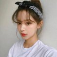 thumbnail image 4 of Soidarity Bufanda pequeña cuadrada de moda Hip hop Cool Guy mujeres hombres impresión cabeza envoltura rap estrella pañuelo cuello lazo para el pelo Accesorios para máquinas de ejercicios Negro Soidarity JJ15373-04, 4 of 6