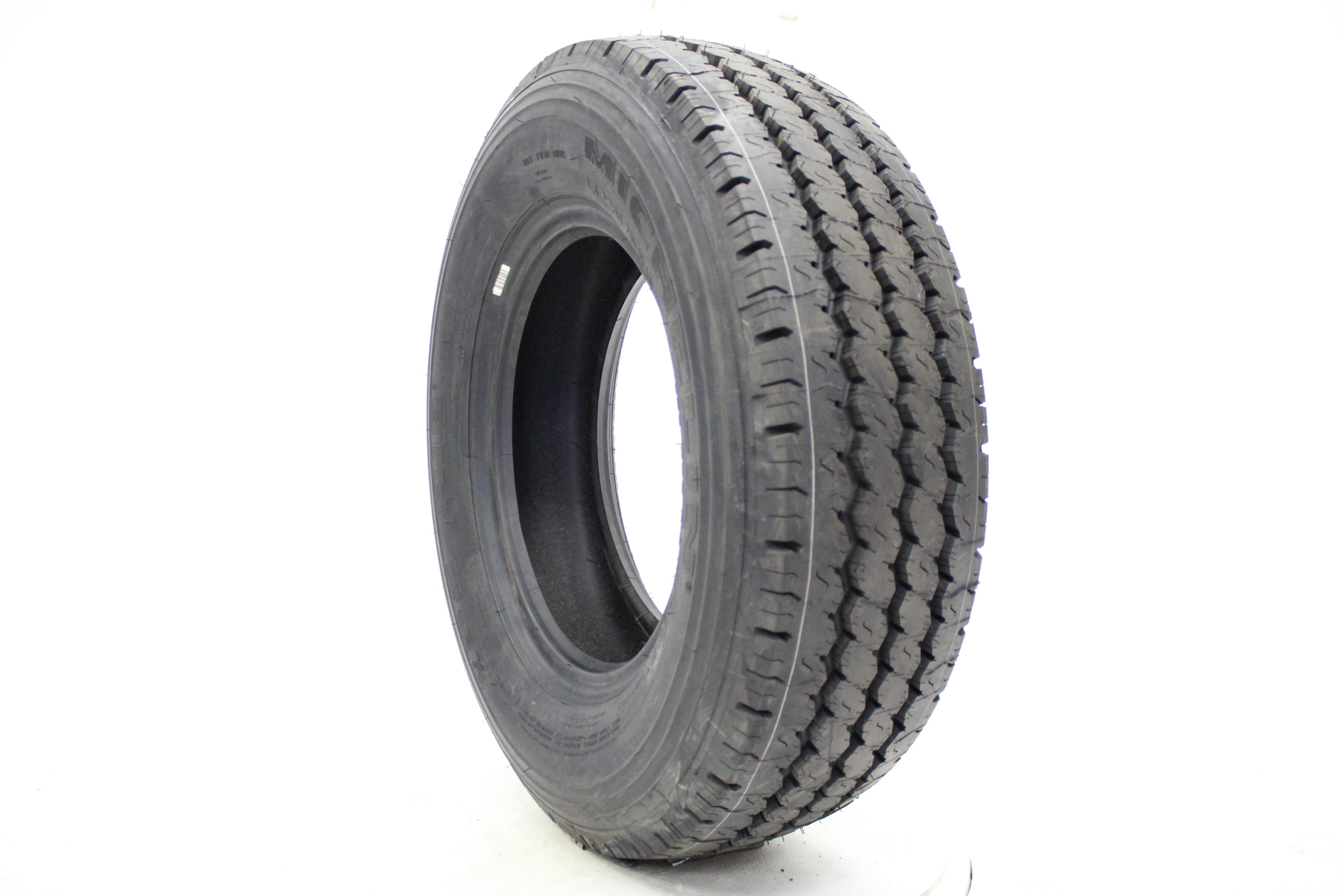 Michelin XPS Truck Radial Traction Radial Tire 215/85R16 115Q 