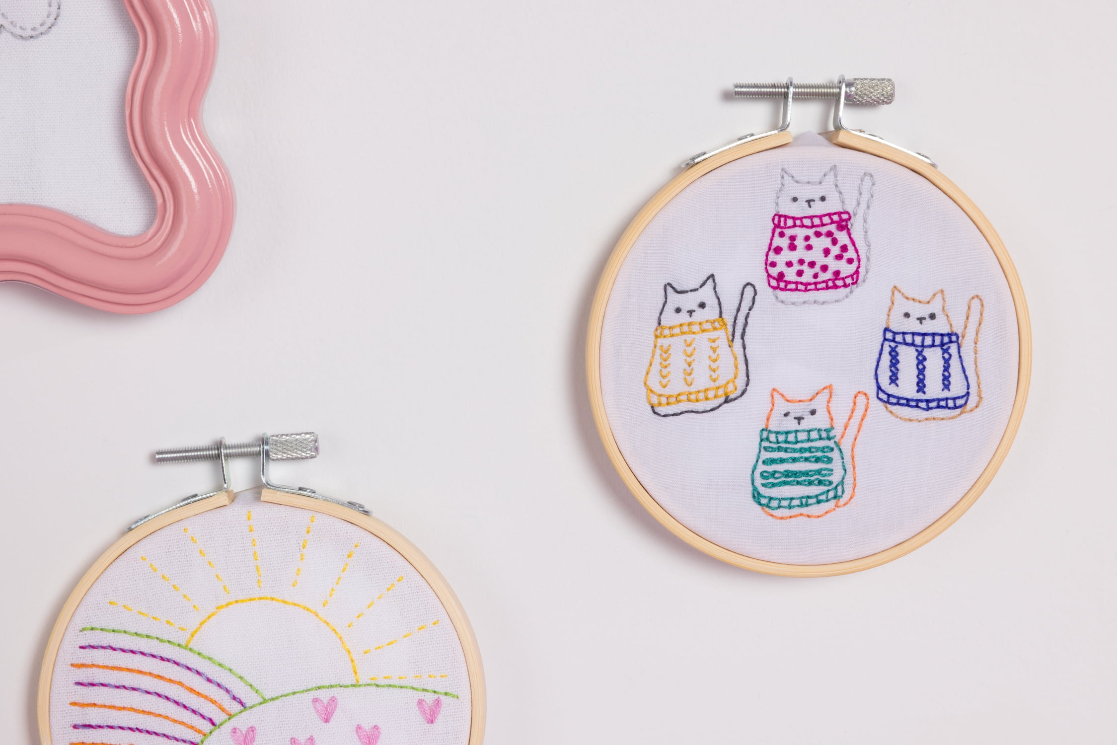 WonderArt Modern Sampler Kit Embroidery Kit - PAWS-ITIVELY ADORABLE