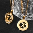 thumbnail image 4 of Collar con colgante redondo Yashi 26 letras AZ color dorado, 4 of 5