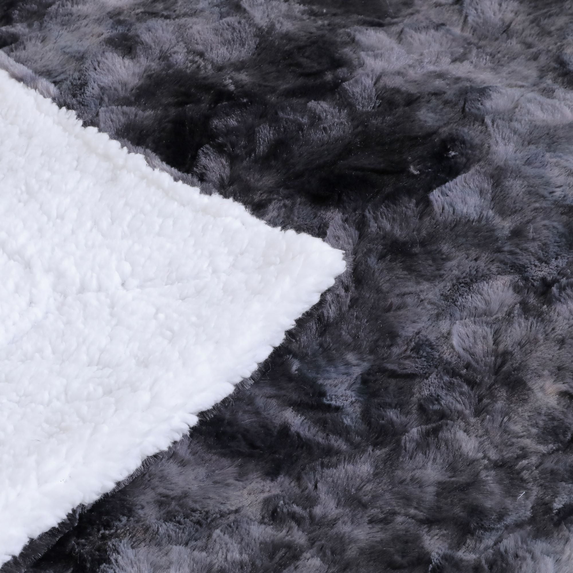 Sanmadrola Throw Blanket 50''x60'' Luxury Faux Fur Plush Sherpa Extra Soft Fuzzy Fluffy Comfy Warm Blankets for Couch Sofa Bed Winter Large Black