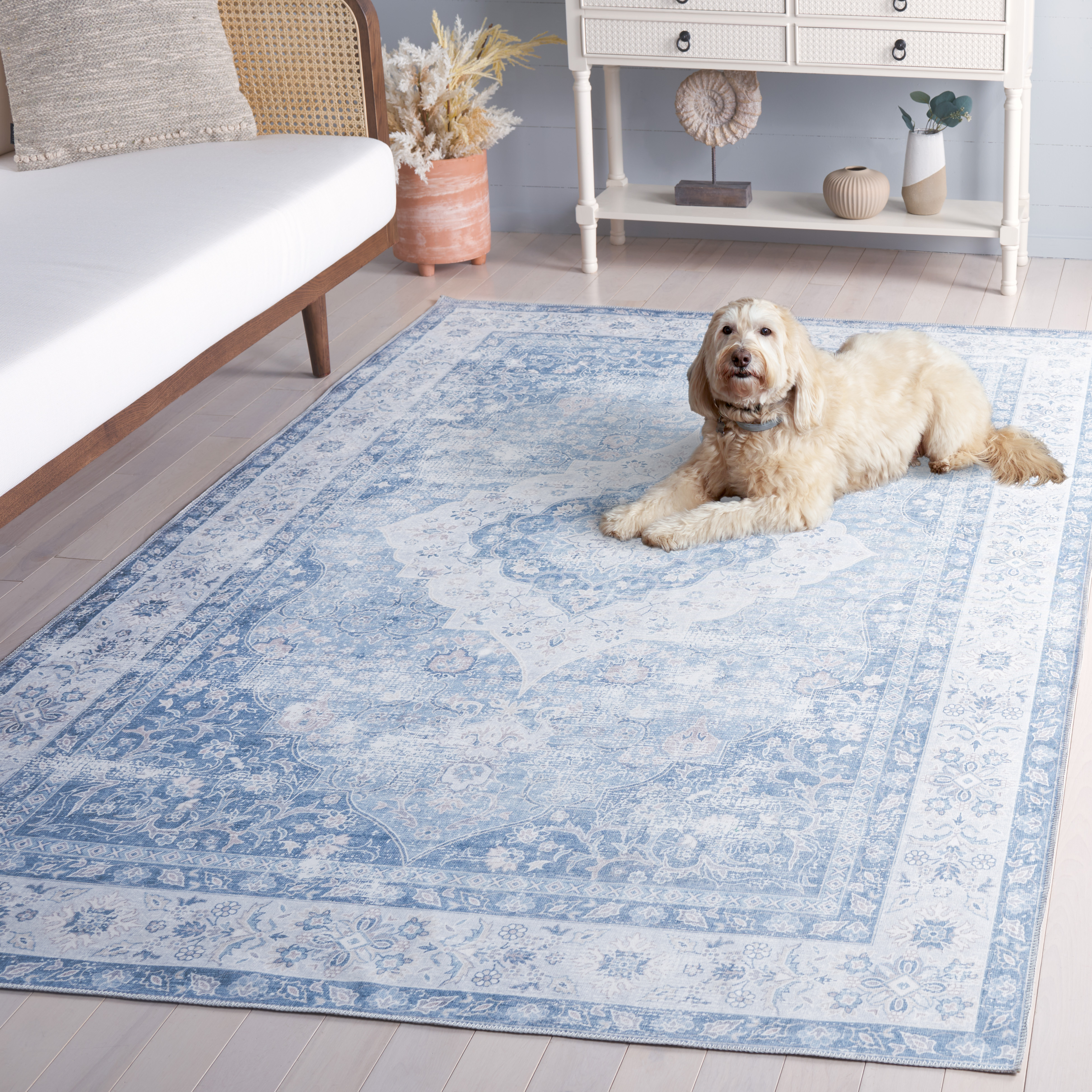 SAFAVIEH Arizona Melinda Medallion Polyester Area Rug, Light Blue/Blue, 5' x 8'