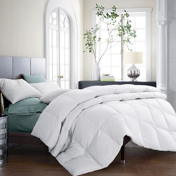 Puredown® Medium Weight White Goose Down and UltraFeather Baffled Box Comforter with 100% Cotton Cover, Gusset Design, White, Machine Washable, King Size
