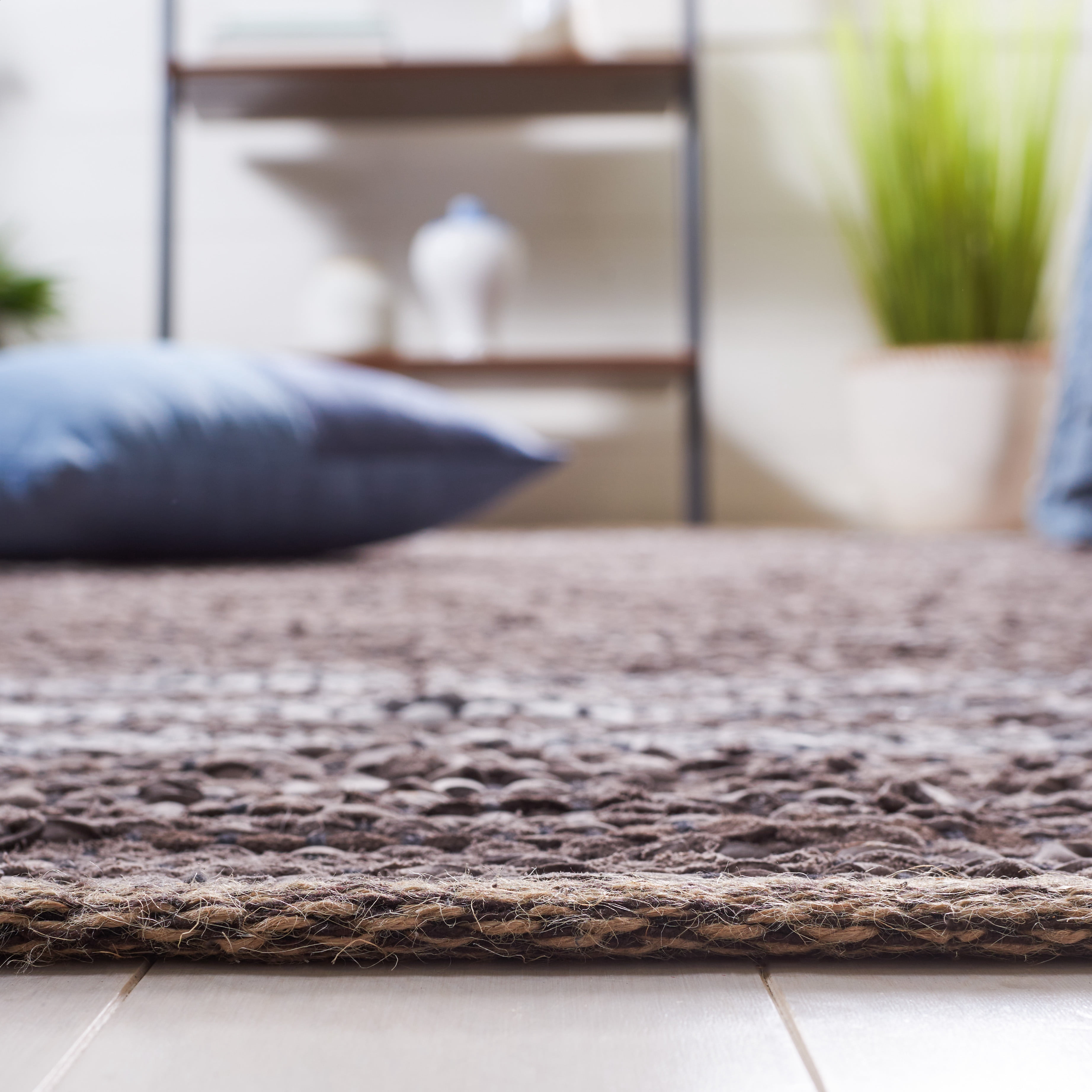 SAFAVIEH Vintage Leather Grace Striped Area Rug, Silver/Ivory, 4' x 6'