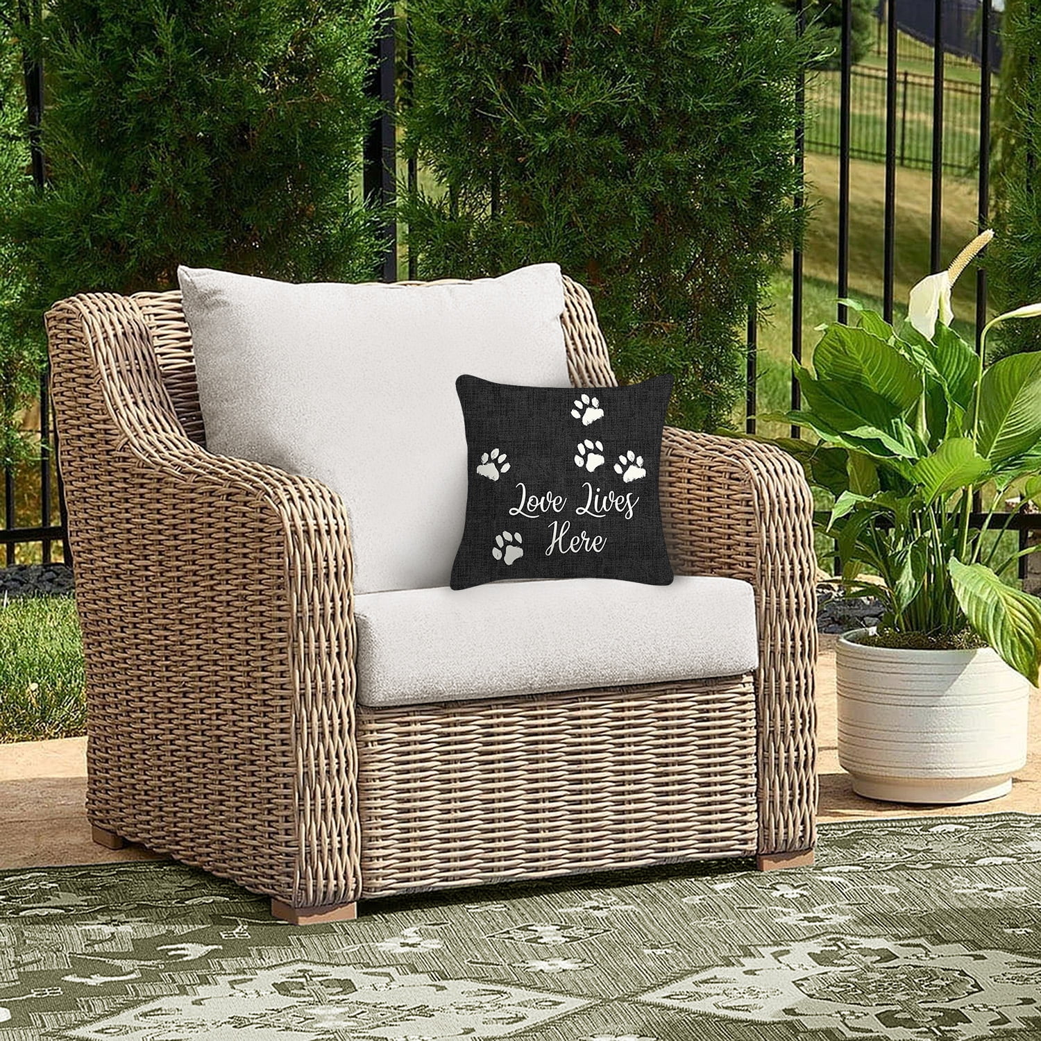 Mainstays 16" x 16" Love Lives Here Decorative Outdoor Throw Pillow, Black