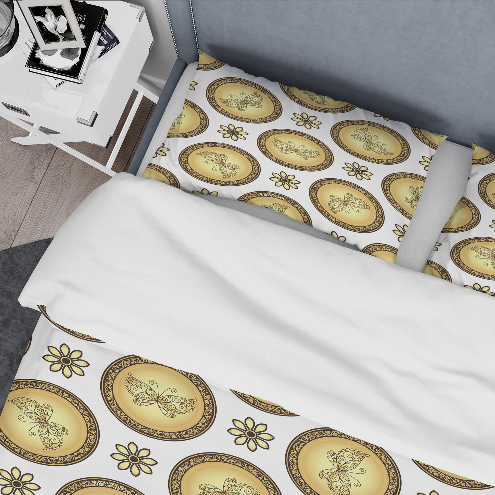 Designart 'Gold and browne pattern with gradient vintage circles' Mid-Century Modern Duvet Cover Set