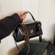 thumbnail image 2 of Bolso pequeño de cuero encerado popular de este año para mujer 2025 nuevo bolso cuadrado pequeño de alta gama bolso de mensajero casual retro, 2 of 5