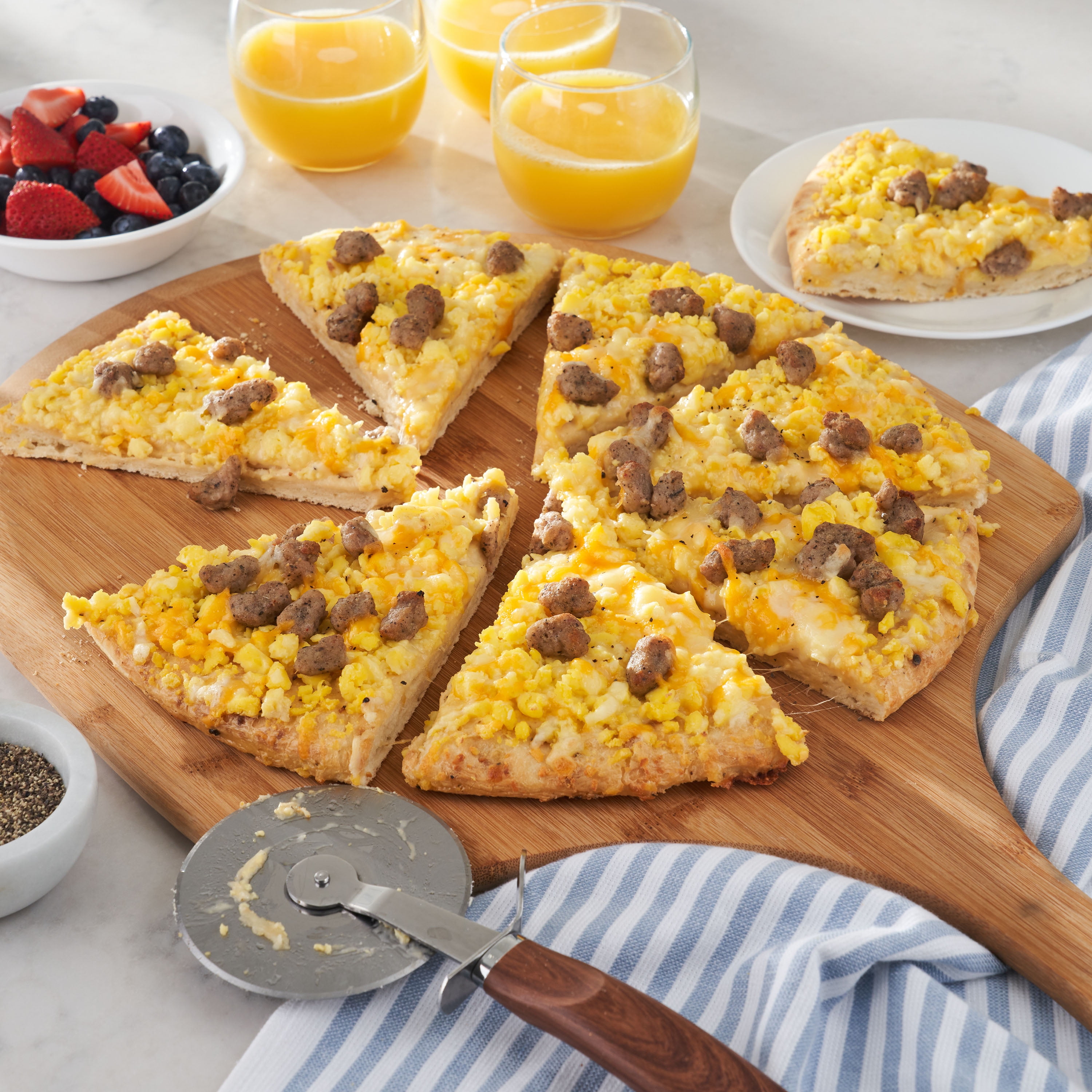 Marketside Biscuit-Crust Savory Breakfast Pizza, Medium, 38.2 oz (Fresh)
