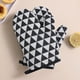 thumbnail image 1 of Xihbxyly Guantes de Aislamiento Térmico, Guantes de Horno con Protección Térmica, Diseño de Lino y Algodón Grueso, Resistentes Al Calor, Utensilios de Cocina Seguros, Multiusos En La Cocina, Tamaño 1, 1 of 6